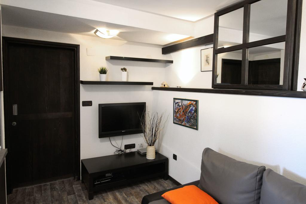 Apartments Nevija ロヴィニ エクステリア 写真