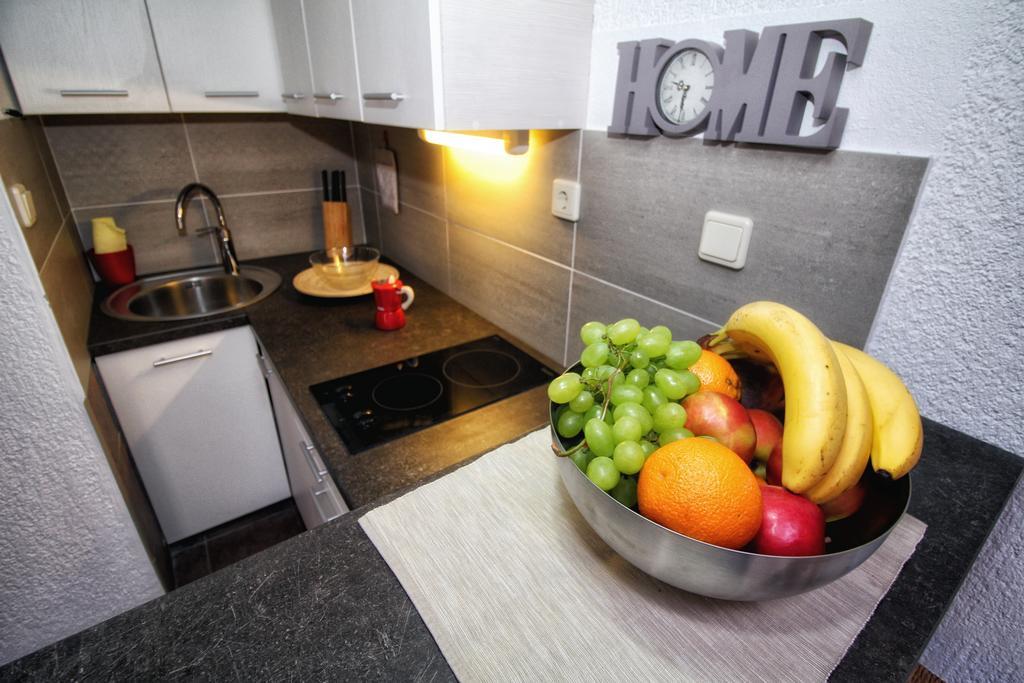 Apartments Nevija ロヴィニ エクステリア 写真