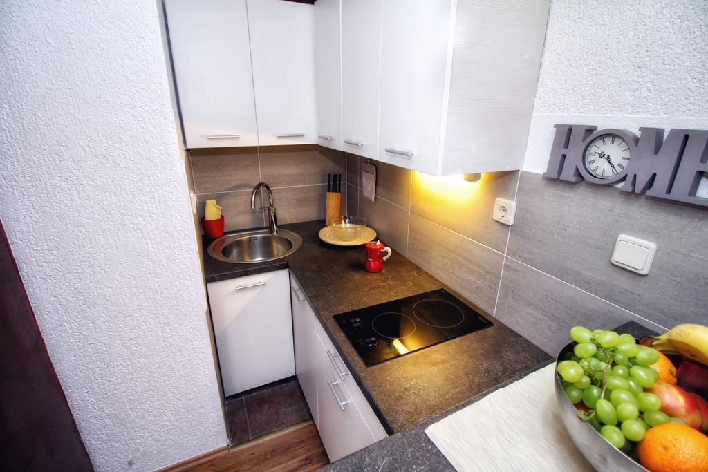 Apartments Nevija ロヴィニ エクステリア 写真